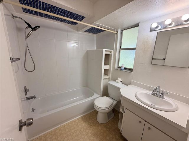 1501 SE 32nd ST, Cape Coral, FL 33904