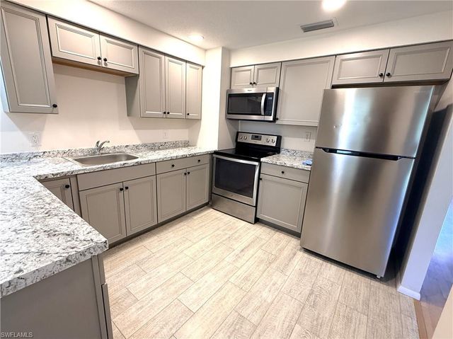 1501 SE 32nd ST, Cape Coral, FL 33904