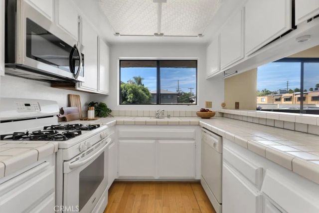 14311 Hartsook Street, Sherman Oaks, CA 91423