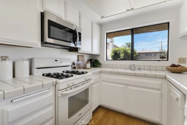 14311 Hartsook Street, Sherman Oaks, CA 91423