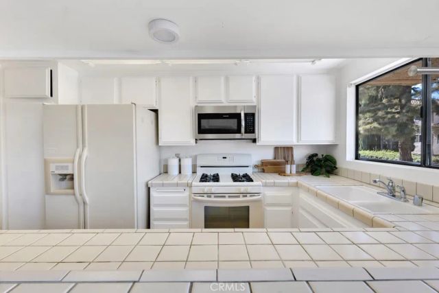 14311 Hartsook Street, Sherman Oaks, CA 91423