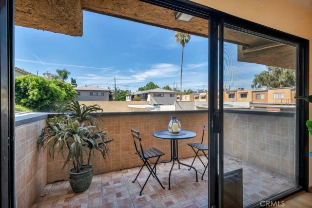 14311 Hartsook Street, Sherman Oaks, CA 91423