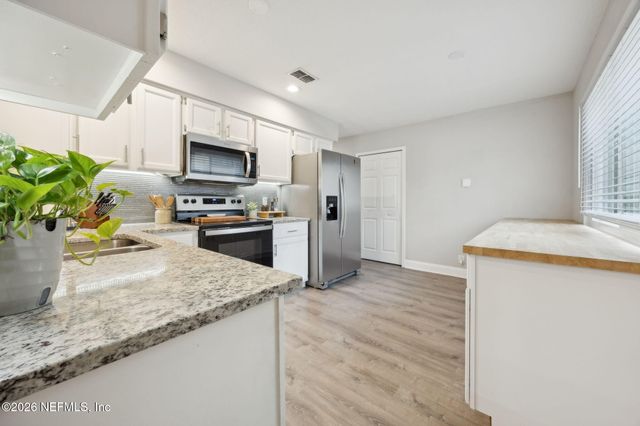 8237 CROSSWIND Road, Jacksonville, FL 32244