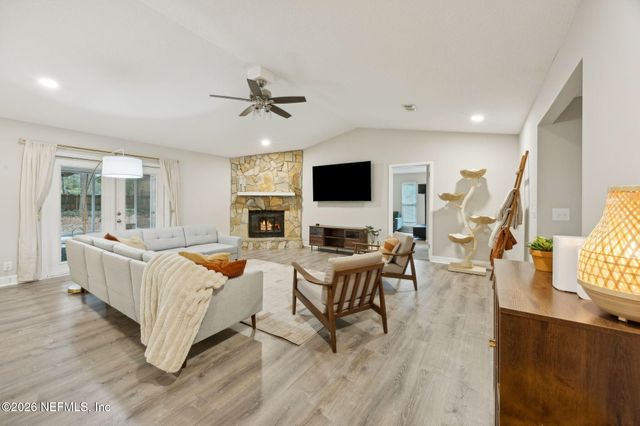 8237 CROSSWIND Road, Jacksonville, FL 32244