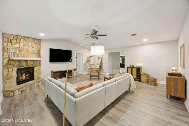 8237 CROSSWIND Road, Jacksonville, FL 32244