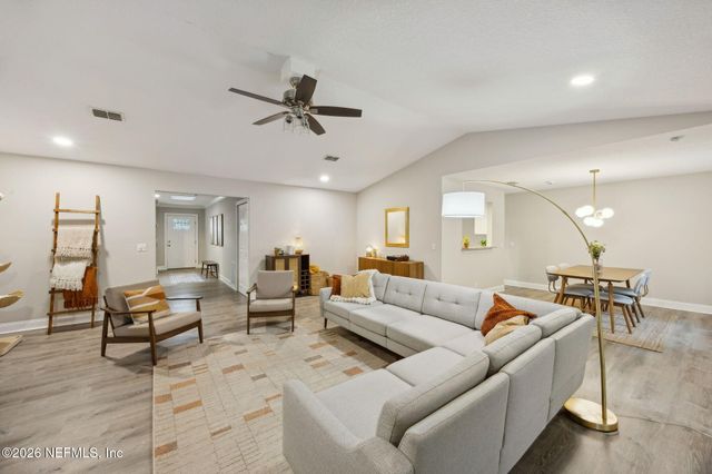 8237 CROSSWIND Road, Jacksonville, FL 32244