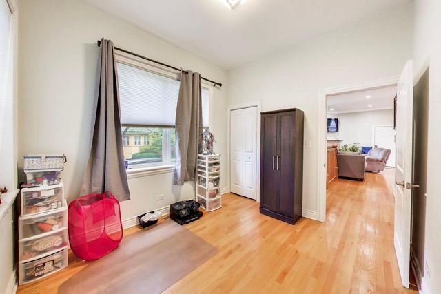 2551 W Arthur Avenue 1W, Chicago, IL 60645