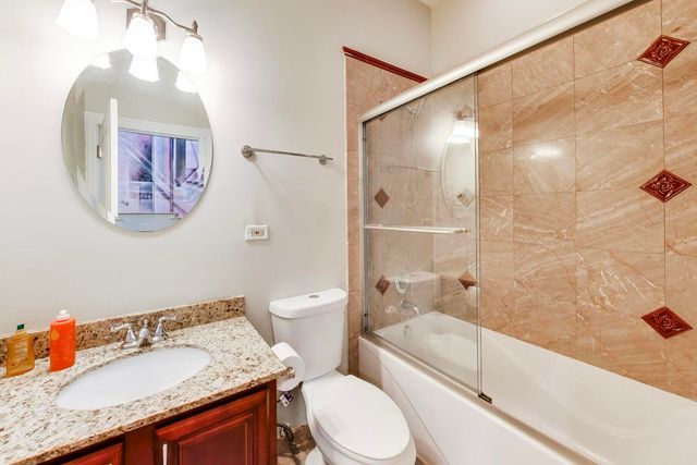 2551 W Arthur Avenue 1W, Chicago, IL 60645