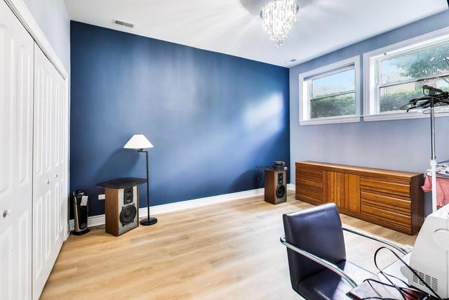2551 W Arthur Avenue 1W, Chicago, IL 60645