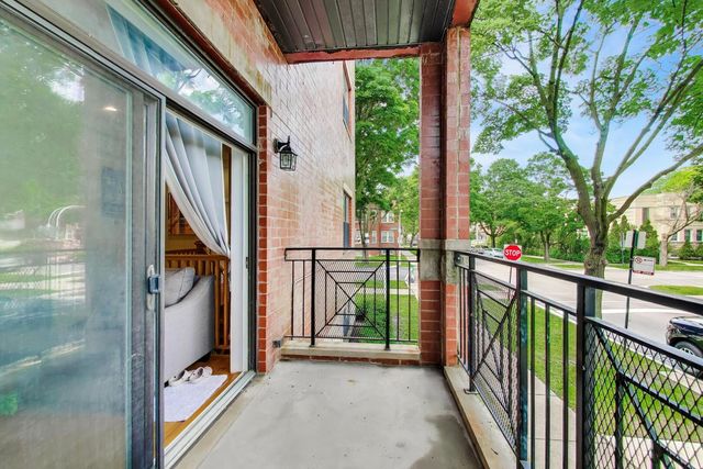 2551 W Arthur Avenue 1W, Chicago, IL 60645