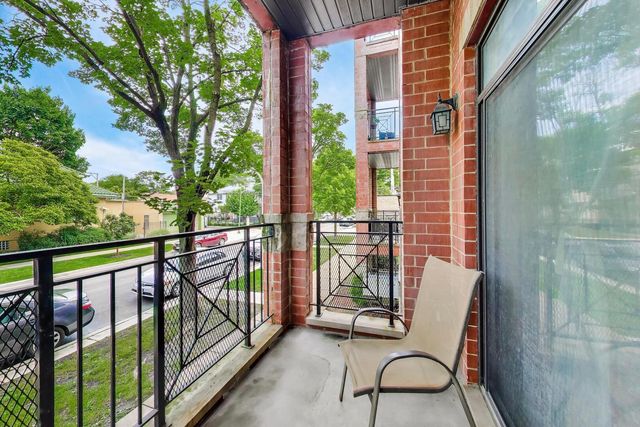 2551 W Arthur Avenue 1W, Chicago, IL 60645