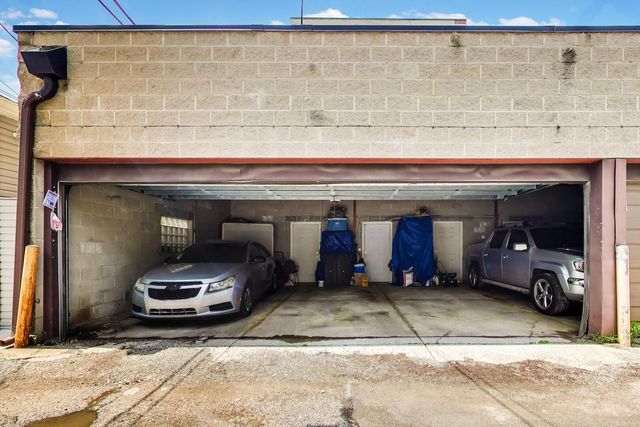 2551 W Arthur Avenue 1W, Chicago, IL 60645