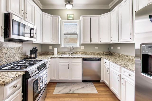 2551 W Arthur Avenue 1W, Chicago, IL 60645