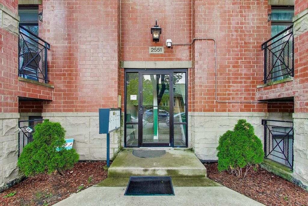 2551 W Arthur Avenue 1W, Chicago, IL 60645