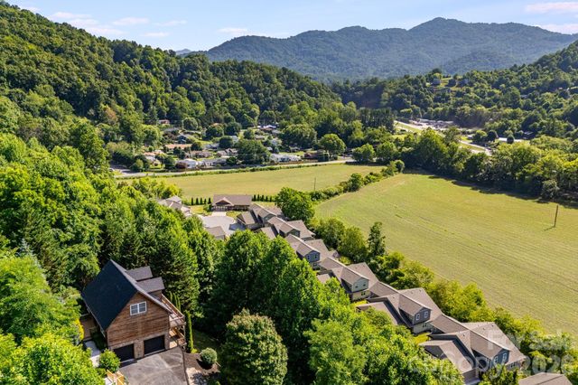 88 Mayflower Court, Waynesville, NC 28785