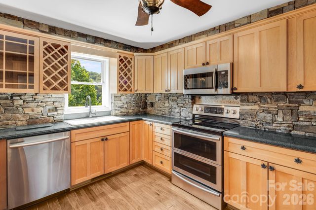 88 Mayflower Court, Waynesville, NC 28785
