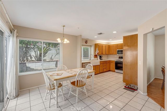 11737 Puerto Real Rd, Fontana, CA 92337