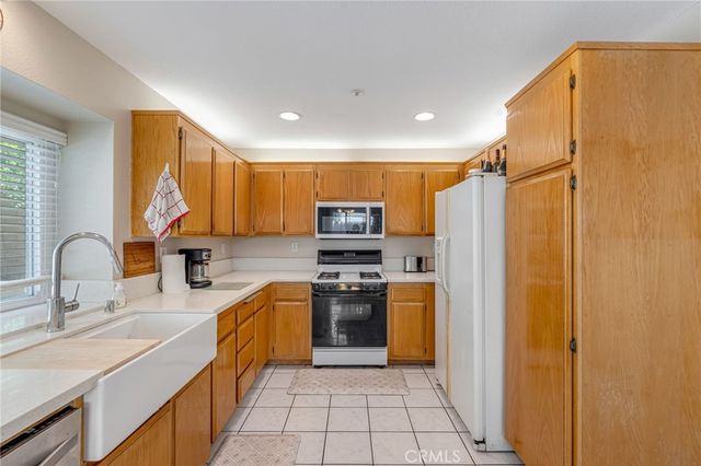 11737 Puerto Real Rd, Fontana, CA 92337