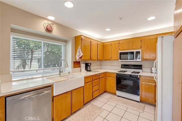 11737 Puerto Real Rd, Fontana, CA 92337