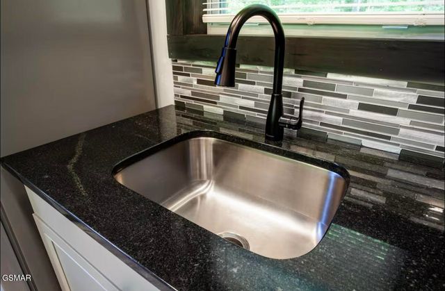 1909 Rose Pass, Sevierville, TN 37876