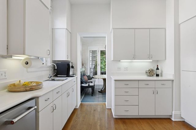 2218 Lake of the Isles Parkway W, Minneapolis, MN 55405