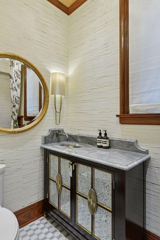 2218 Lake of the Isles Parkway W, Minneapolis, MN 55405