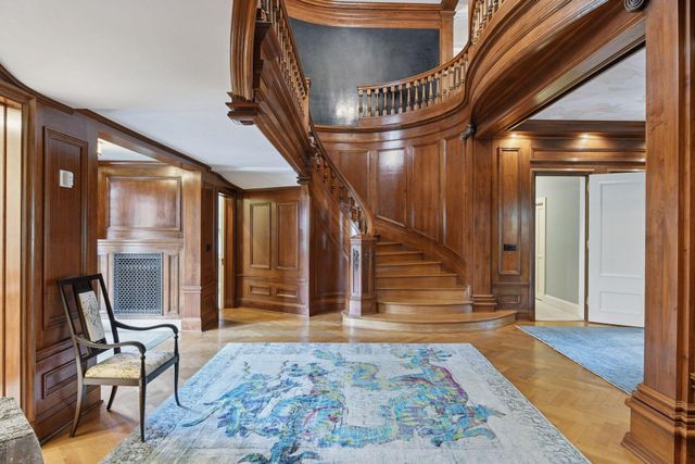 2218 Lake of the Isles Parkway W, Minneapolis, MN 55405