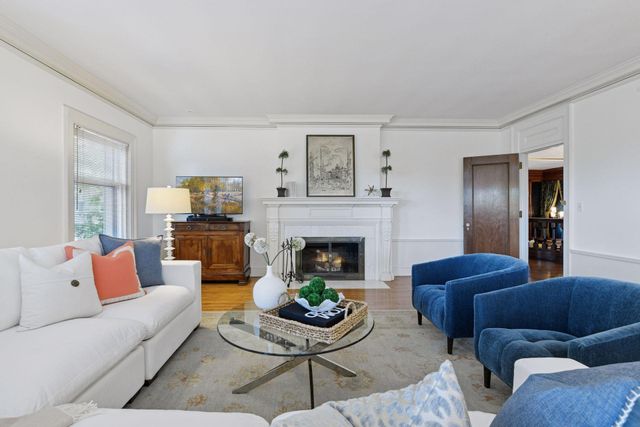 2218 Lake of the Isles Parkway W, Minneapolis, MN 55405