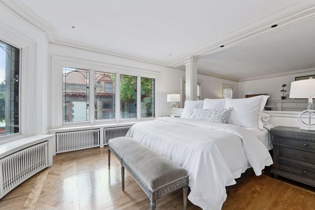 2218 Lake of the Isles Parkway W, Minneapolis, MN 55405