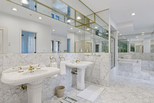 2218 Lake of the Isles Parkway W, Minneapolis, MN 55405