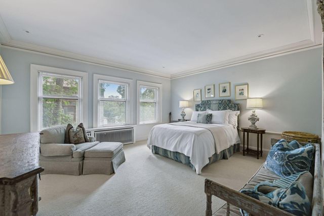 2218 Lake of the Isles Parkway W, Minneapolis, MN 55405