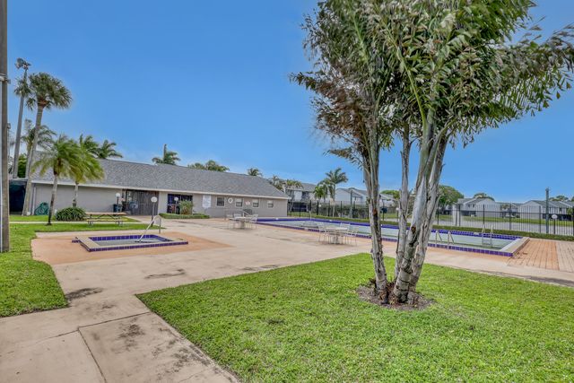 4707 Pier Drive, Greenacres, FL 33463