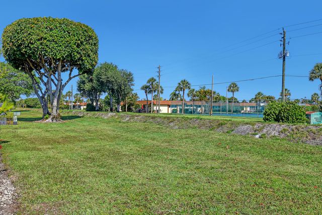 4707 Pier Drive, Greenacres, FL 33463