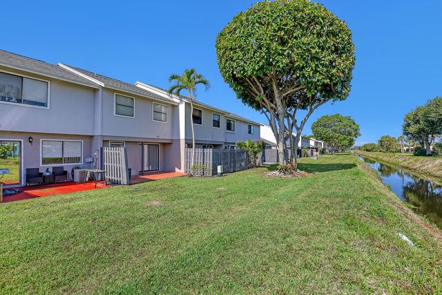 4707 Pier Drive, Greenacres, FL 33463