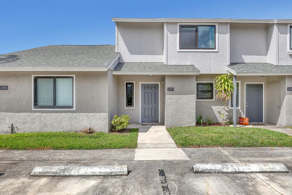 4707 Pier Drive, Greenacres, FL 33463