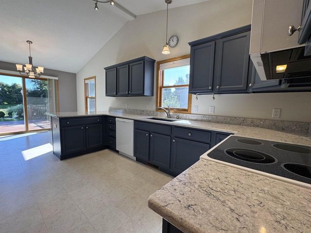 2804 Autumn Lane, Janesville, WI 53546