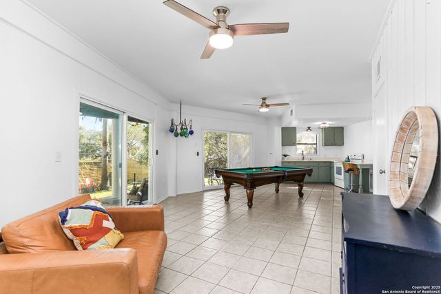 1433 Riviera, Canyon Lake, TX 78133