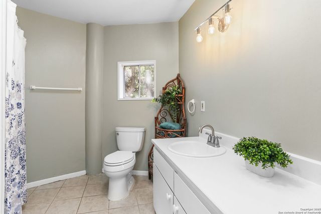 1433 Riviera, Canyon Lake, TX 78133