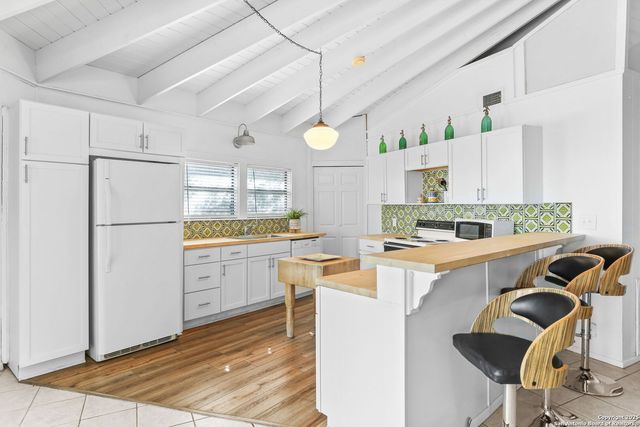 1433 Riviera, Canyon Lake, TX 78133