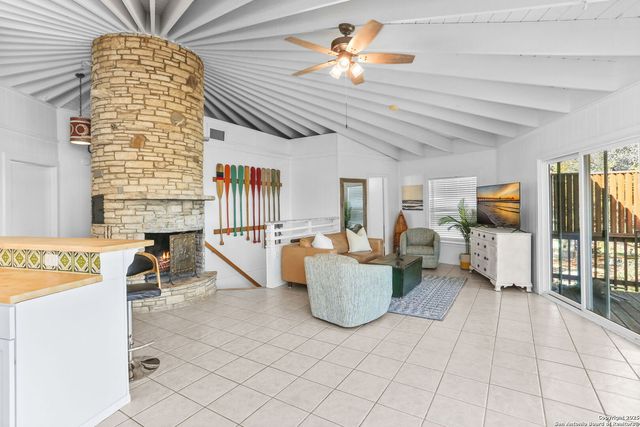 1433 Riviera, Canyon Lake, TX 78133