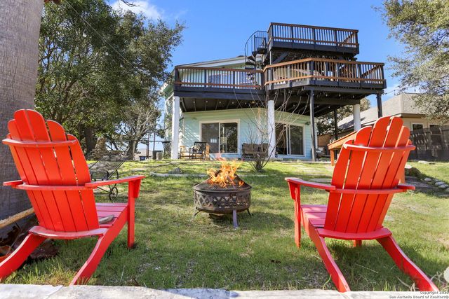 1433 Riviera, Canyon Lake, TX 78133