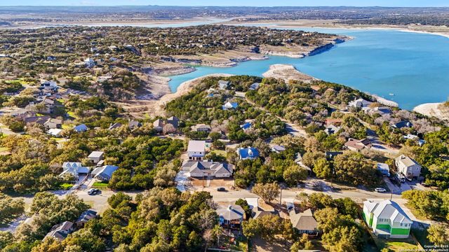 1433 Riviera, Canyon Lake, TX 78133