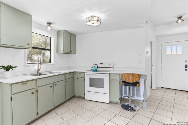 1433 Riviera, Canyon Lake, TX 78133