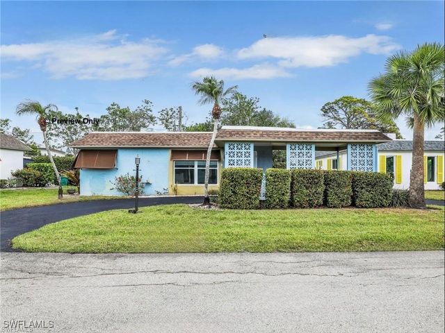 3 Knights Bridge RD, Naples, FL 34112