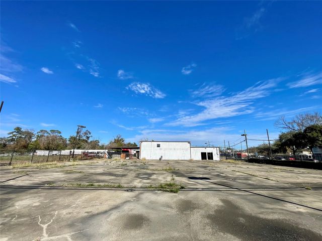 4711 Yale Street, Houston, TX 77018