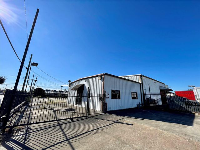 4711 Yale Street, Houston, TX 77018