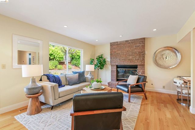 4303 Chamberlin Ct, Oakland, CA 94619