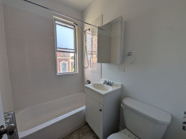2600 N Kimball Avenue 402, Chicago, IL 60647