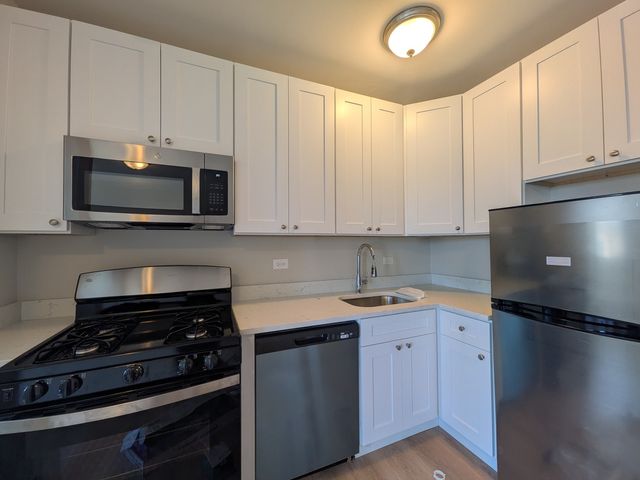 2600 N Kimball Avenue 402, Chicago, IL 60647