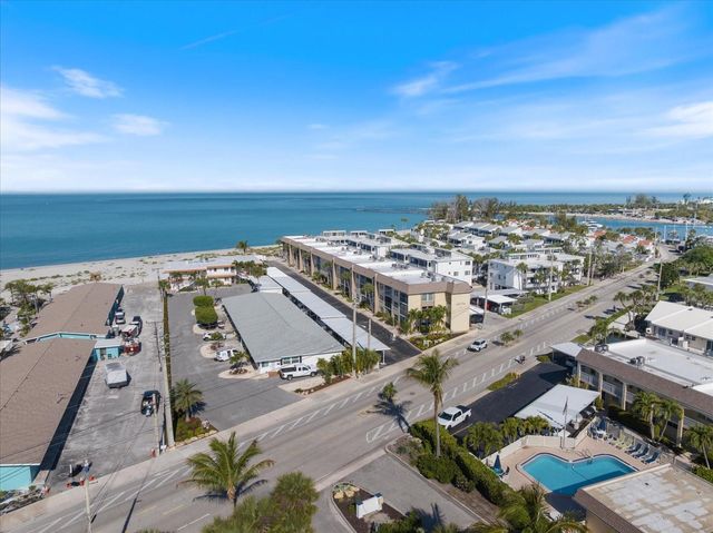 1400 TARPON CENTER DRIVE 204, Venice, FL 34285